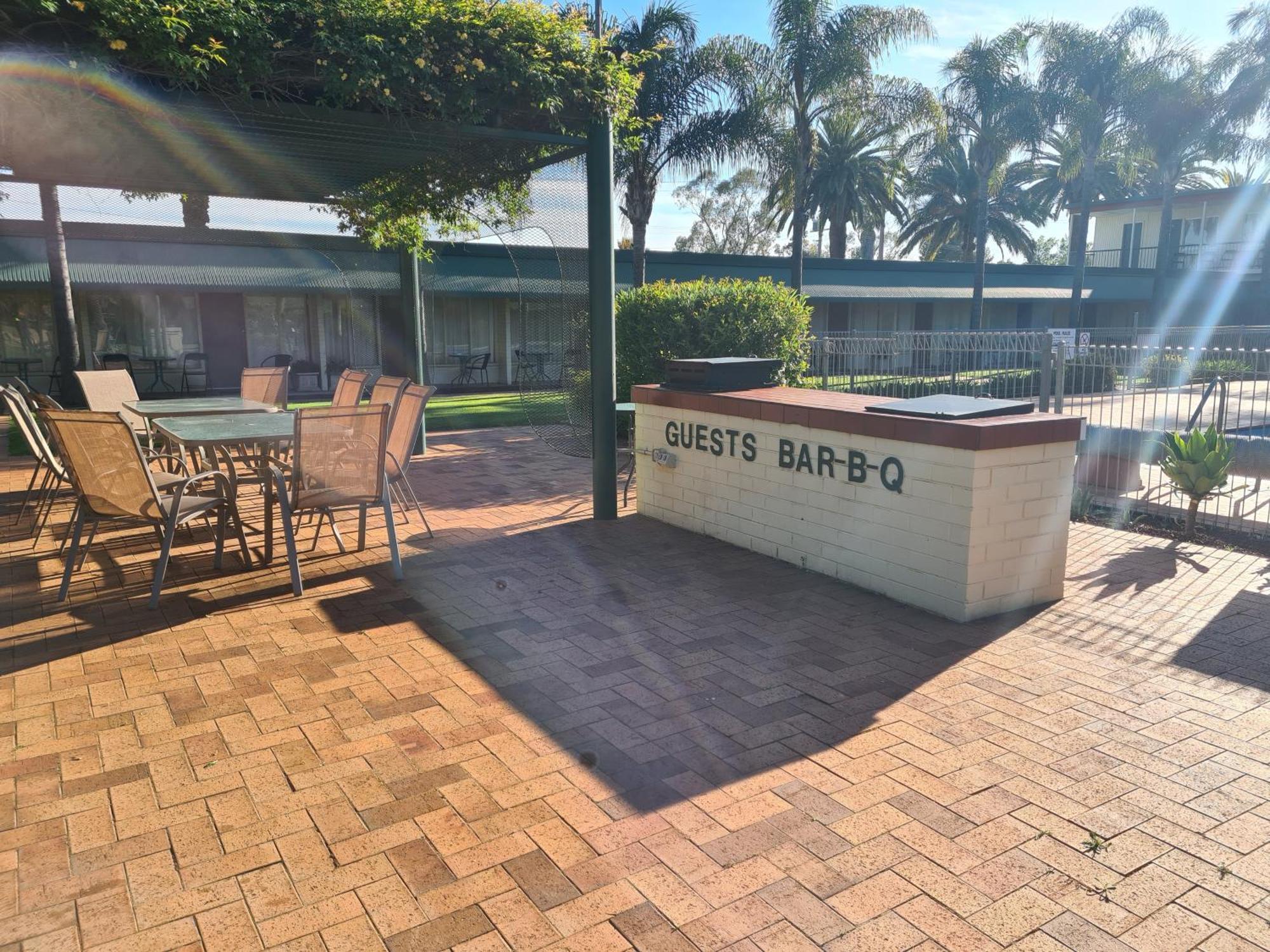Motel Riverina Leeton Exterior photo