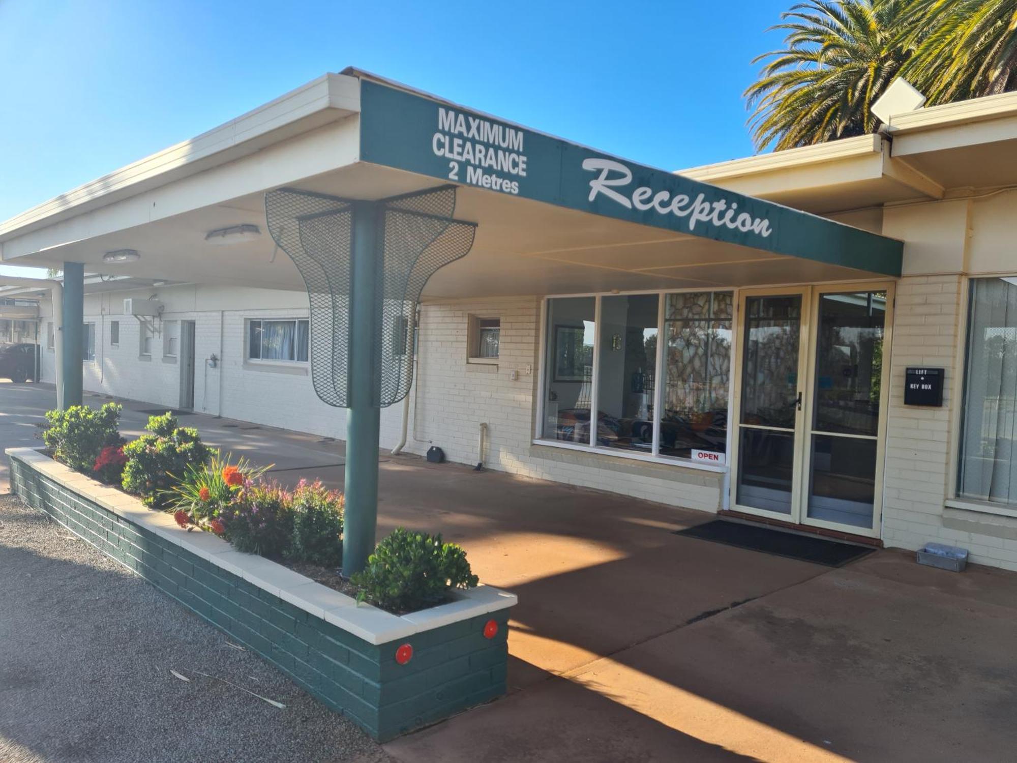 Motel Riverina Leeton Exterior photo