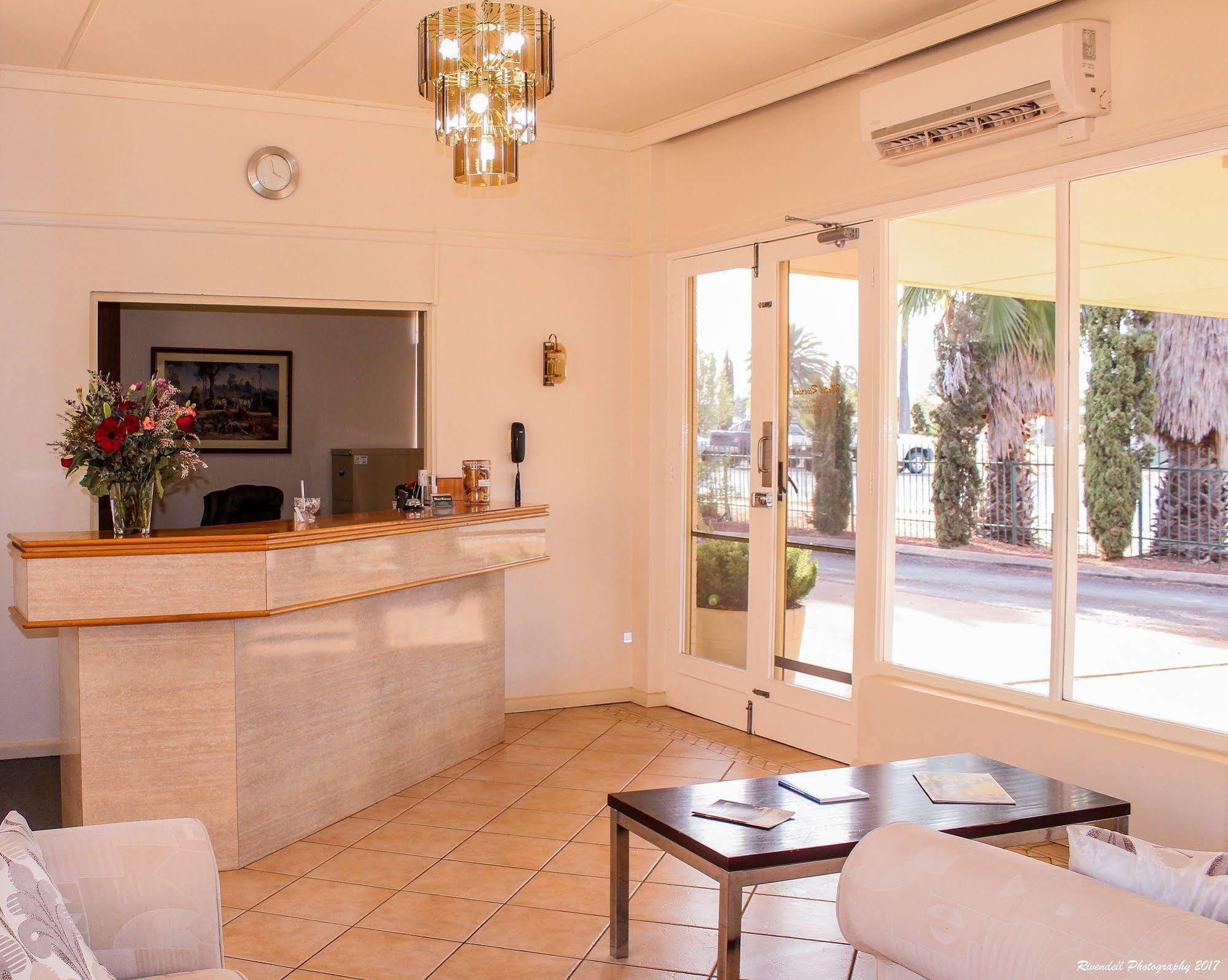 Motel Riverina Leeton Exterior photo