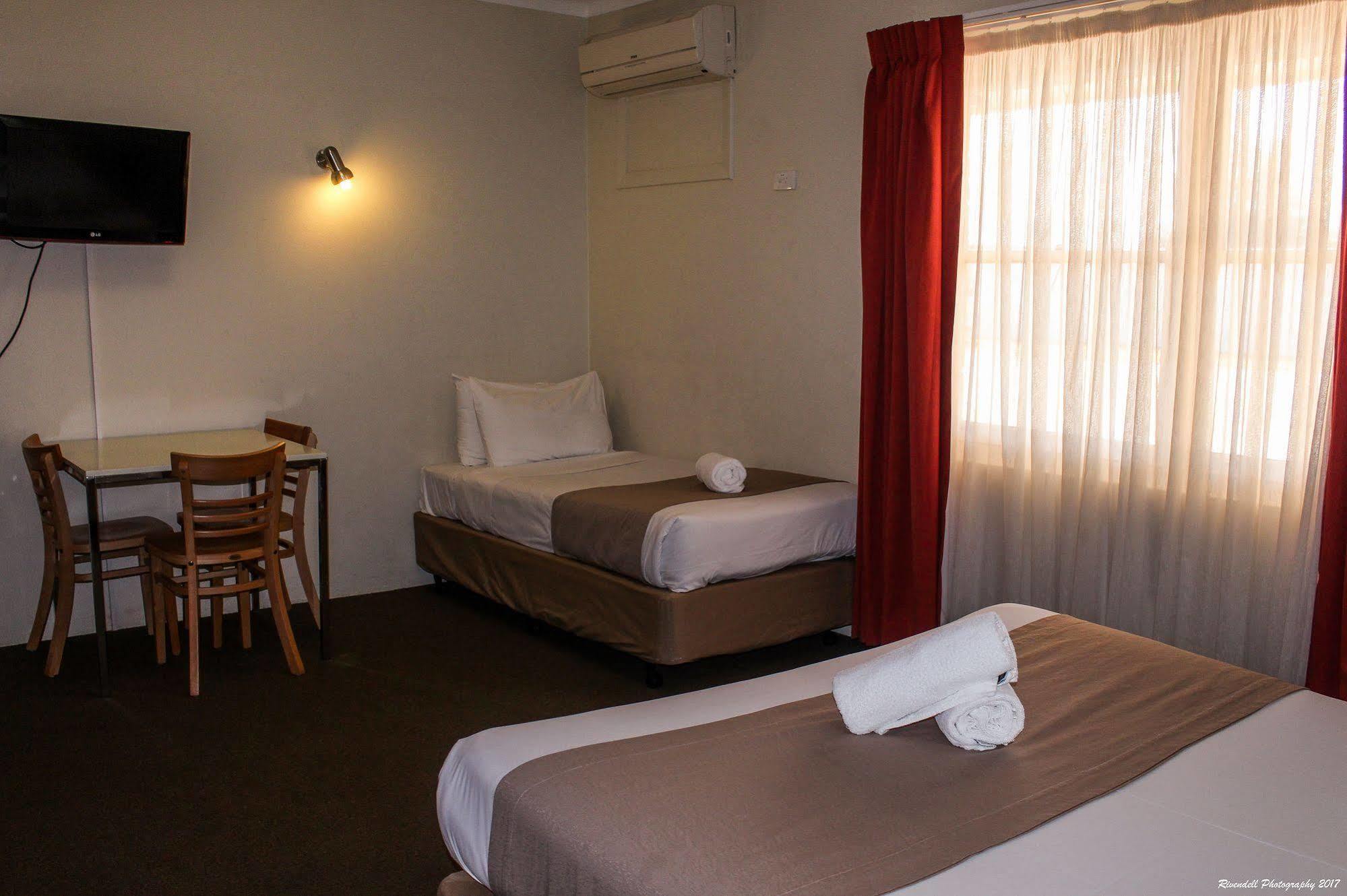 Motel Riverina Leeton Exterior photo