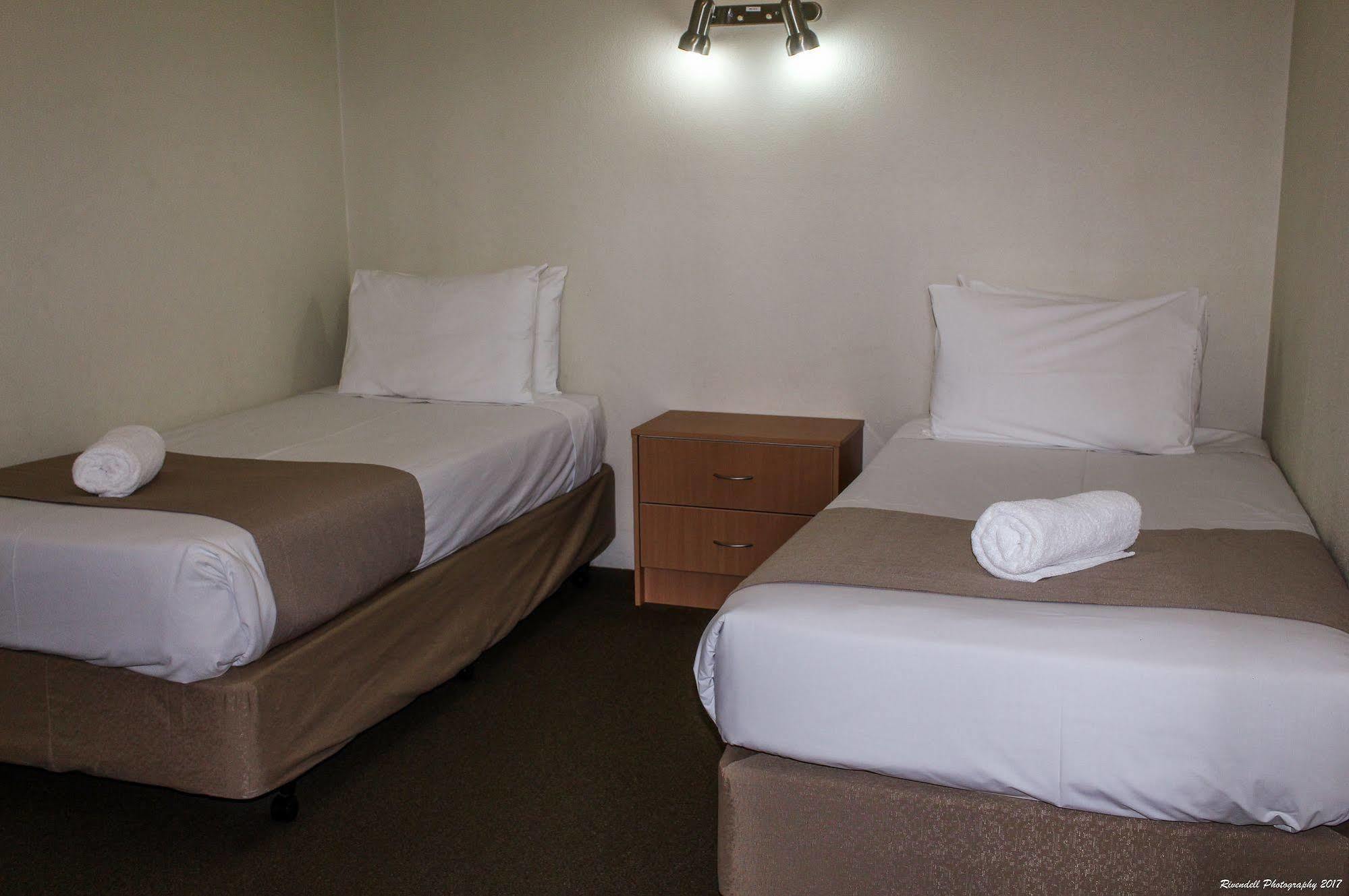 Motel Riverina Leeton Exterior photo